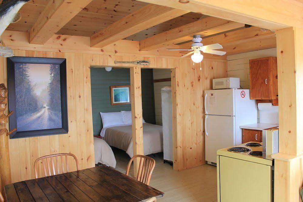 Mashkinonje Lodge Lavigne エクステリア 写真